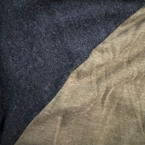 Chaser Heathered Dark Gray Olive Tee Contrasting Shoulder Colour Buttons Medium - Picture 14 of 16